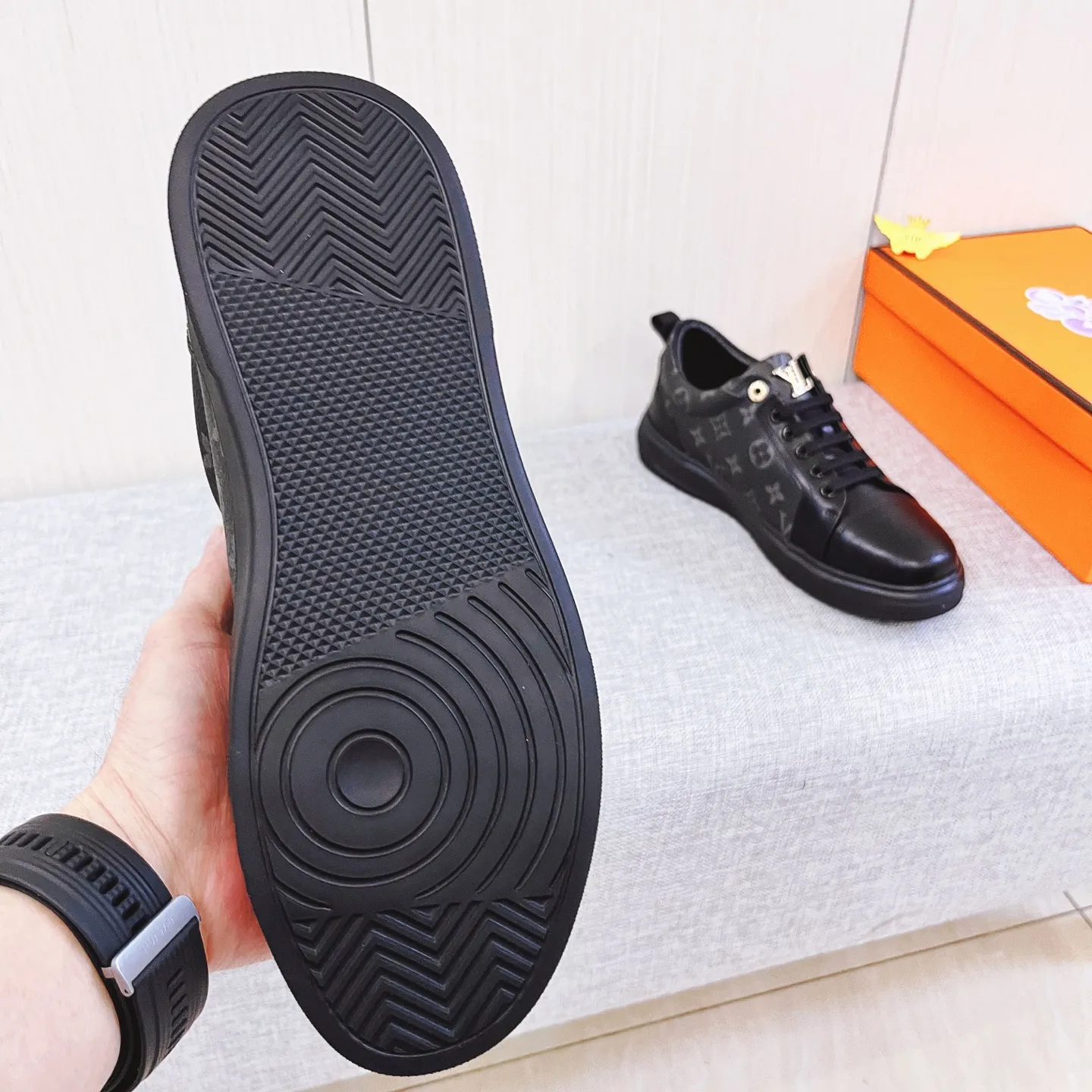 Men's Men's Shoes Men's Shoes💰 420 Men's Men's Shoes💰[LV]🔥Louis Vuitton Men's high-end brand official website 1:1 Latest masterpiece: The upper is made of Italian imported first-layer cowhide with a comfortable and breathable lining➕Original non-slip and wear-resistant outsole🔥, making walking more convenient and comfortable! An exclusive new model, a stunning work, a beautiful 1:1 replica [color] compared to the official quality! Create a fashionable personality to set off your uniqueness! A must-have for trendy men! Classic🔥Size: 38-44 Color: 🔥Multiple colors available🔥.